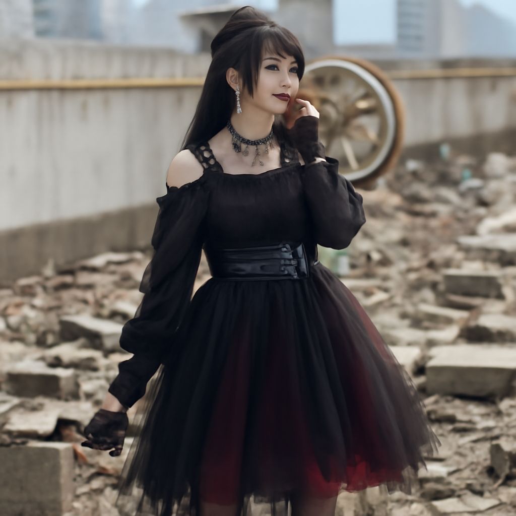 Gothic Lolita Fashion: Outfits and Makeup